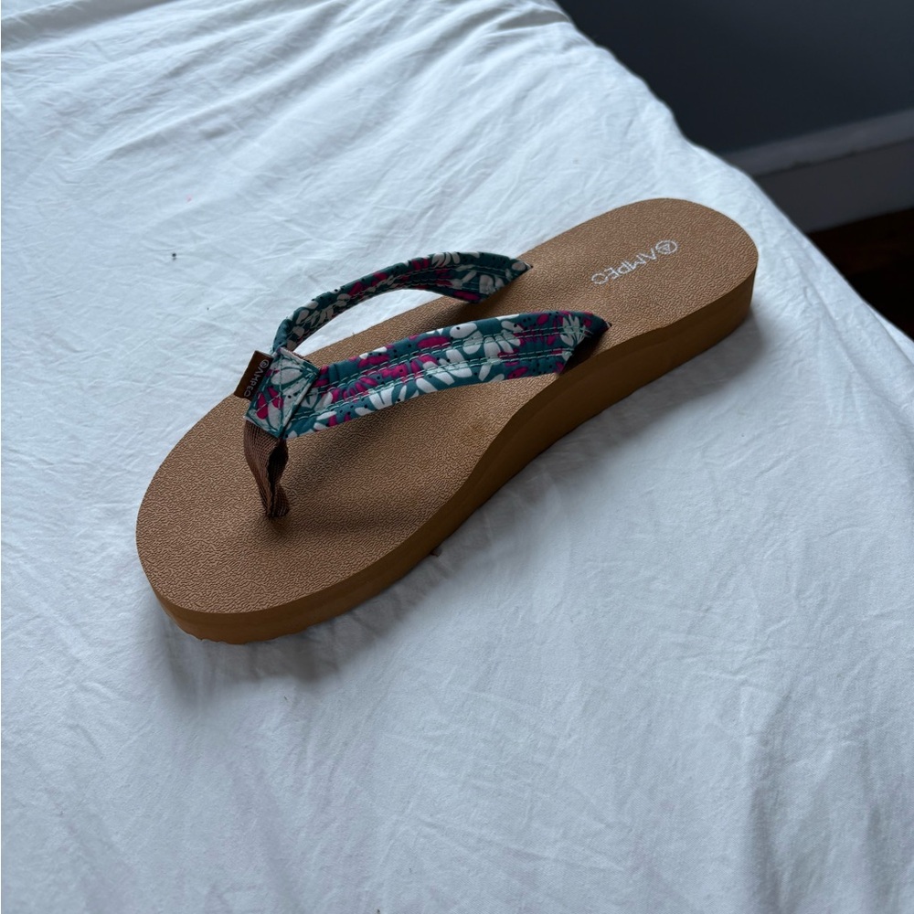 Women's Floral Tan Flip Flops